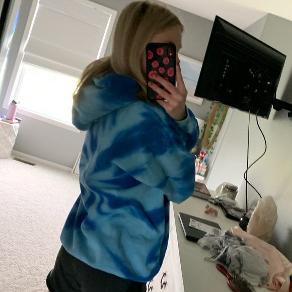 Meet Your Posher! - Picture 2 of 4